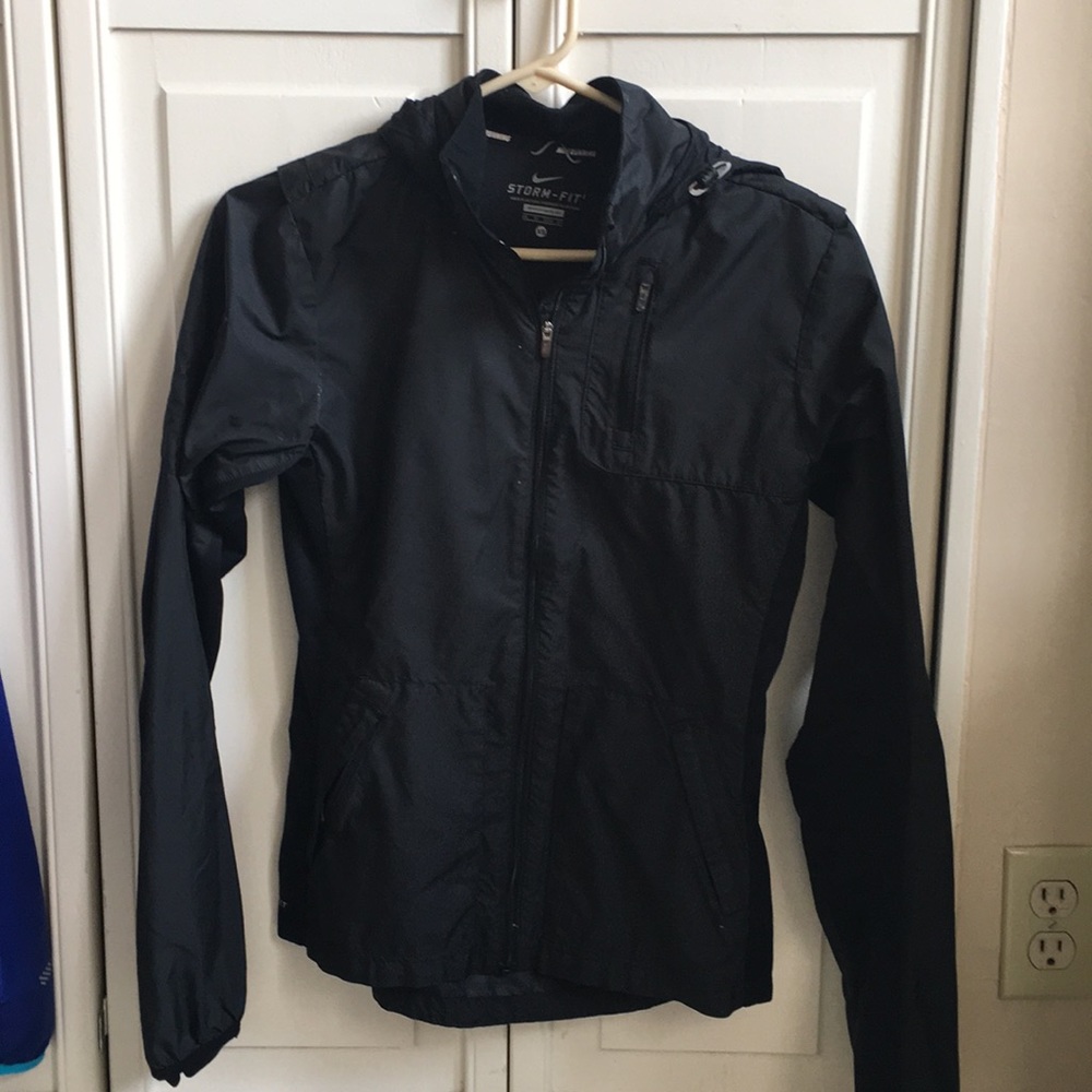NIKE Storm Fit Windbreaker